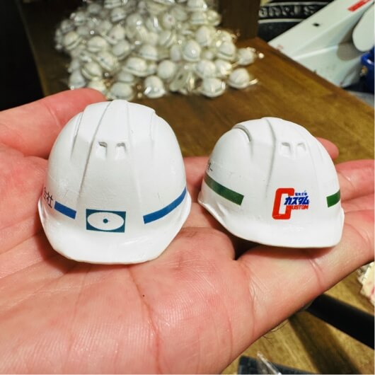 ヘルメットの形をしたオリジナル模型製品の画像